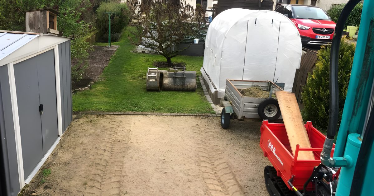 Terrassement pour aménagement d’une pergola à l’arrière d’une maison à Rebeuville dans les Vosges